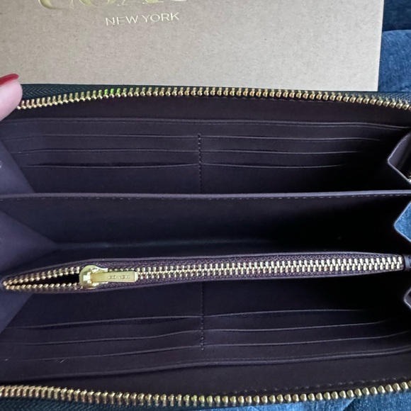 Coach Zip Around wallet in Signature Leather in Gift Box - Picture 5 of 10